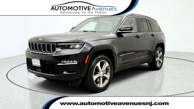 2023 Jeep Grand Cherokee 4xe 4x4 w/ Luxury Tech Group II & 20'' Machined Wheels