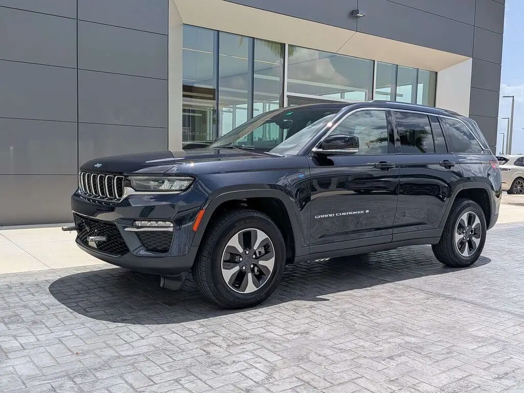 2024 Jeep Grand Cherokee 4xe — photo 1 of 13