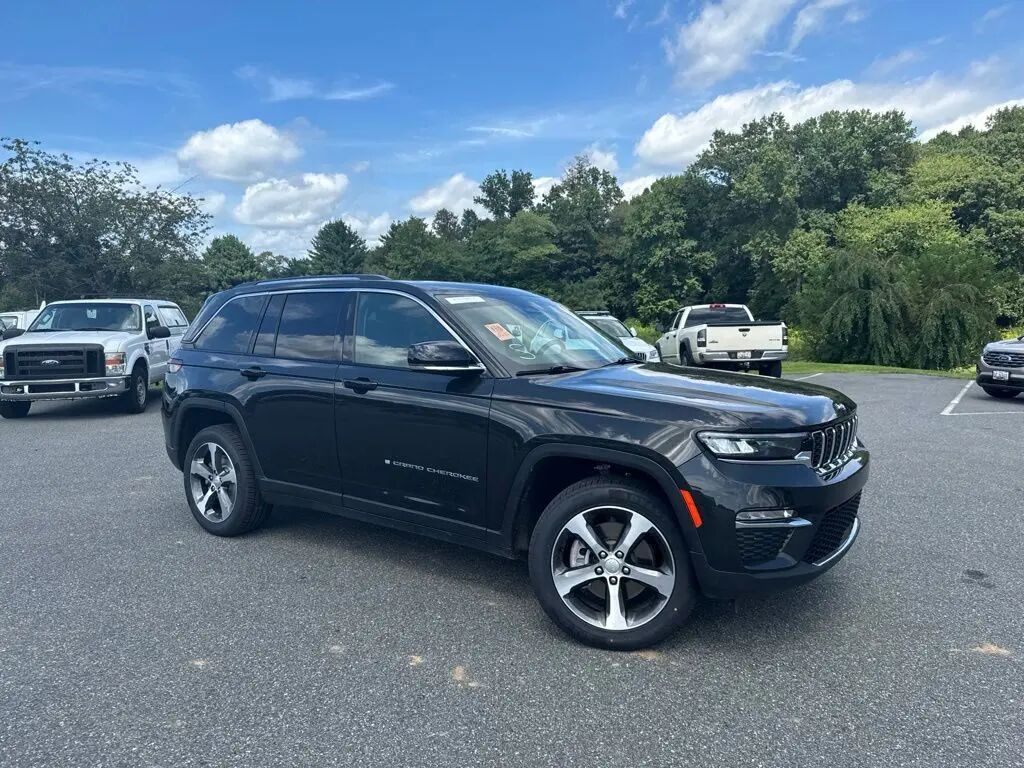 2024 Jeep Grand Cherokee 4xe — photo 1 of 13