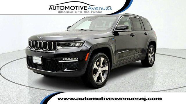 2023 Jeep Grand Cherokee 4xe 4x4 w/ 20'' Machined/Painted Aluminum Wheels