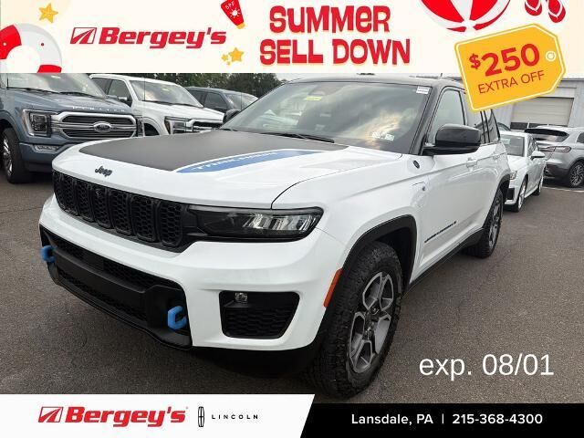 2022 Jeep Grand Cherokee Trailhawk 4xe — photo 1 of 33