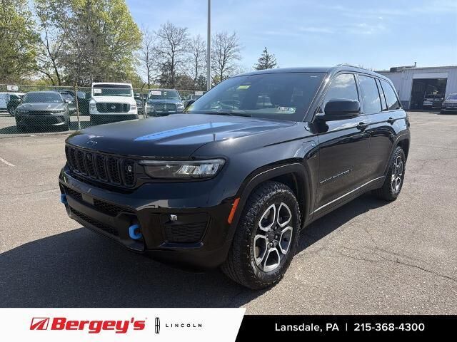 2022 Jeep Grand Cherokee Trailhawk 4xe — photo 1 of 33