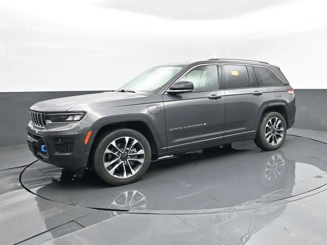 2022 Jeep Grand Cherokee Overland 4xe — photo 1 of 26