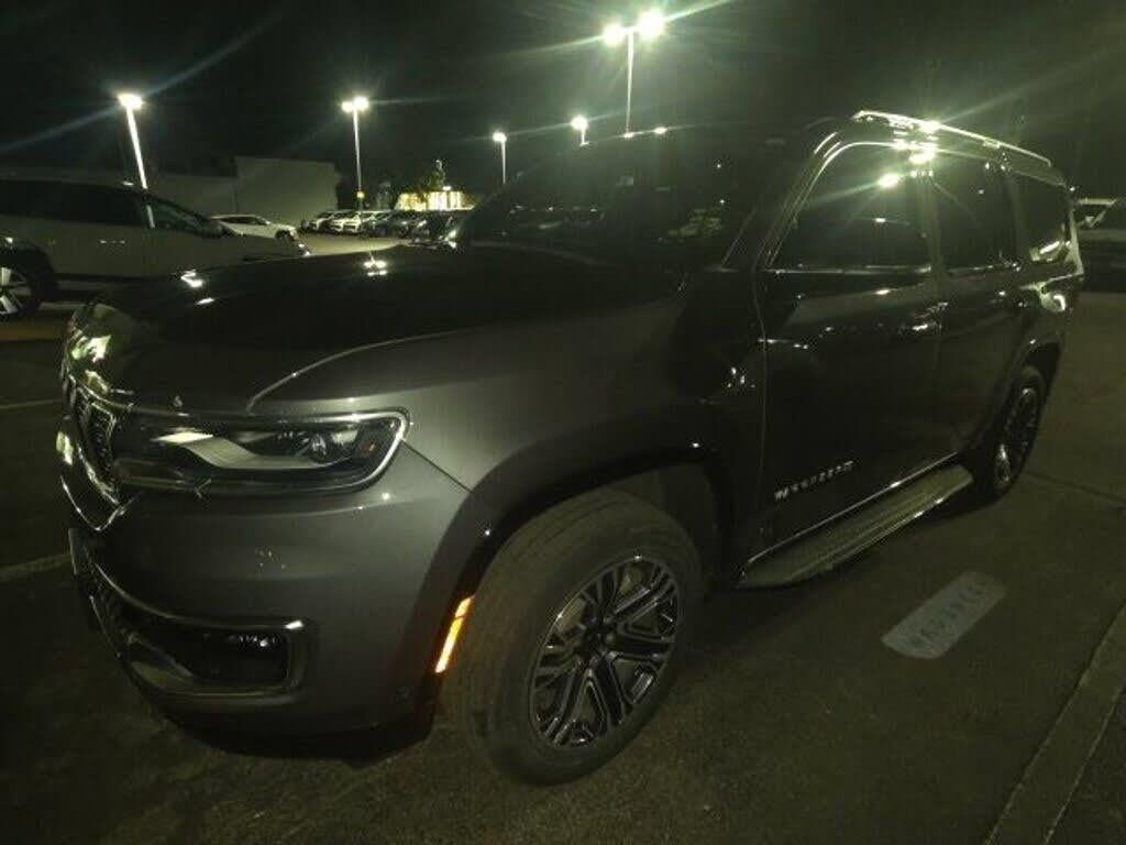 2023 Jeep Wagoneer Base — photo 1 of 14