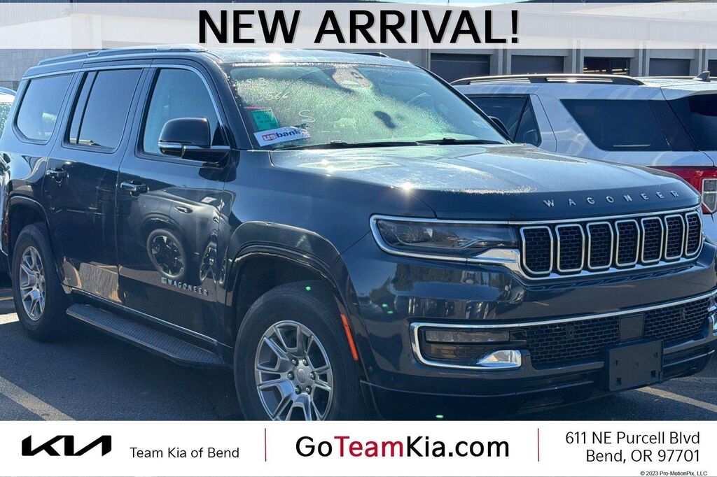 2023 Jeep Wagoneer Base — photo 1 of 13
