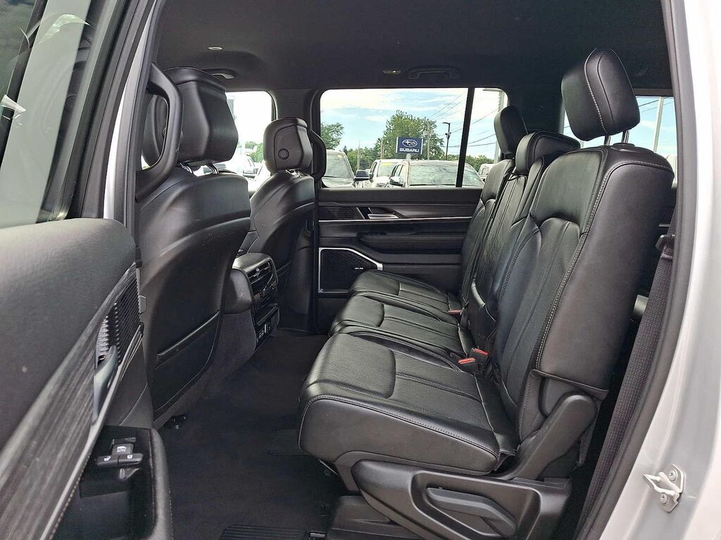 2024 Jeep Wagoneer Series II — photo 1 of 22