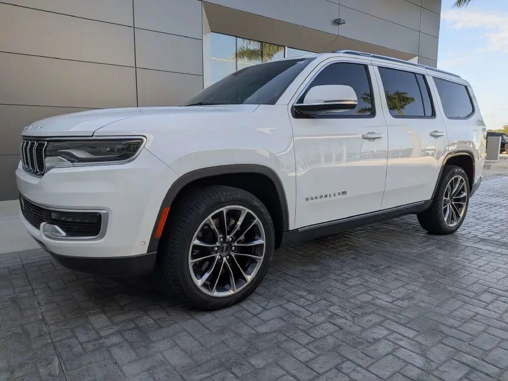 2022 Jeep Wagoneer Series III — photo 1 of 13