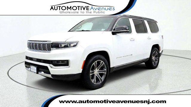 2023 Jeep Grand Wagoneer 4x4 w/ Passenger Display, Rear Entertainment & Embossed Trim
