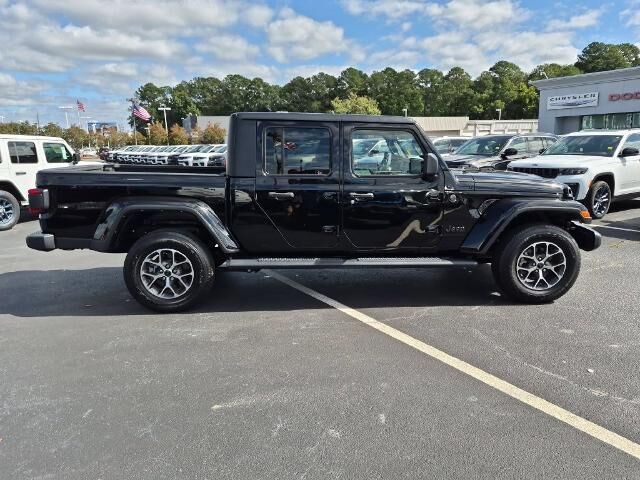 2024 Jeep Gladiator Sport