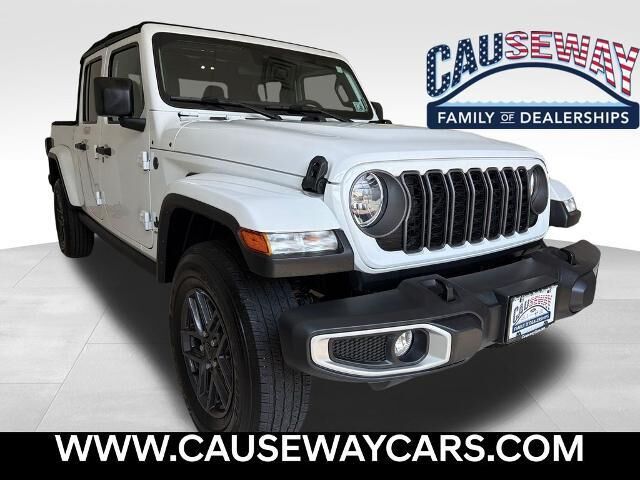 2024 Jeep Gladiator Sport — photo 1 of 26