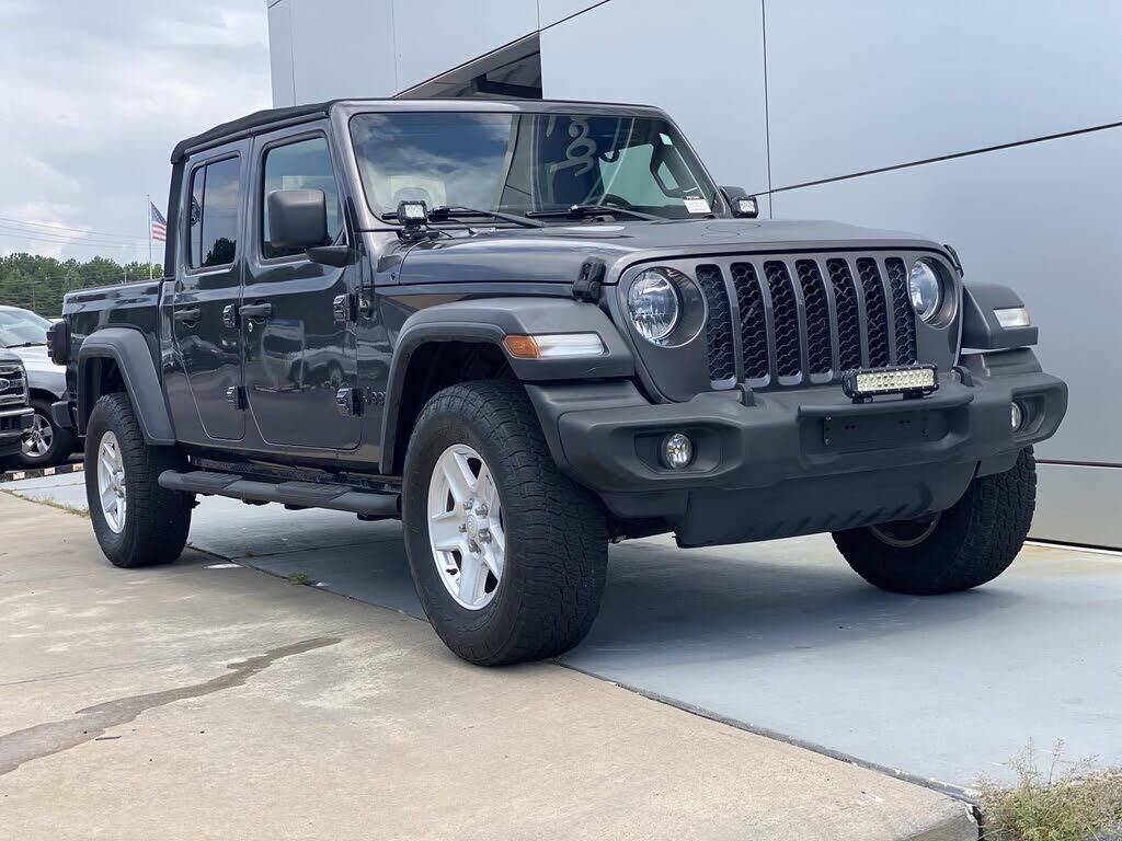 2020 Jeep Gladiator Sport — photo 1 of 3