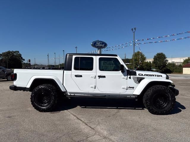 2022 Jeep Gladiator Sport