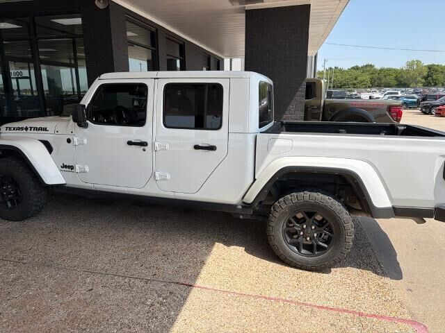 2024 Jeep Gladiator Sport — photo 1 of 13