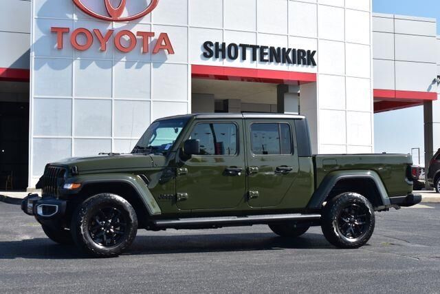 2023 Jeep Gladiator Sport S — photo 1 of 13