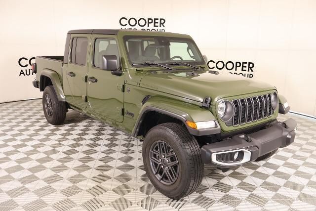 2024 Jeep Gladiator Sport — photo 1 of 13