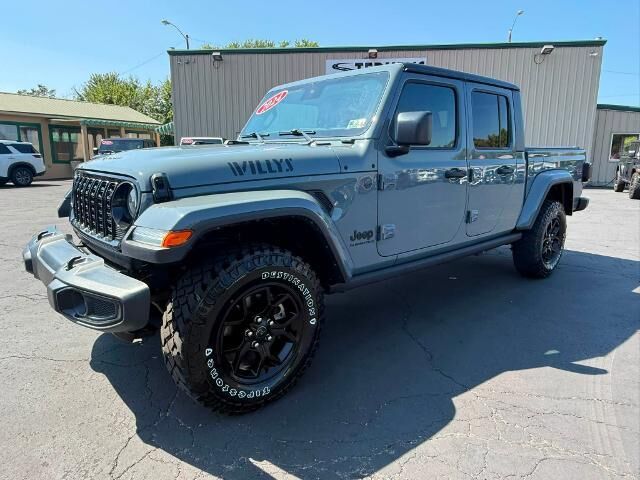 2024 Jeep Gladiator Sport — photo 1 of 13