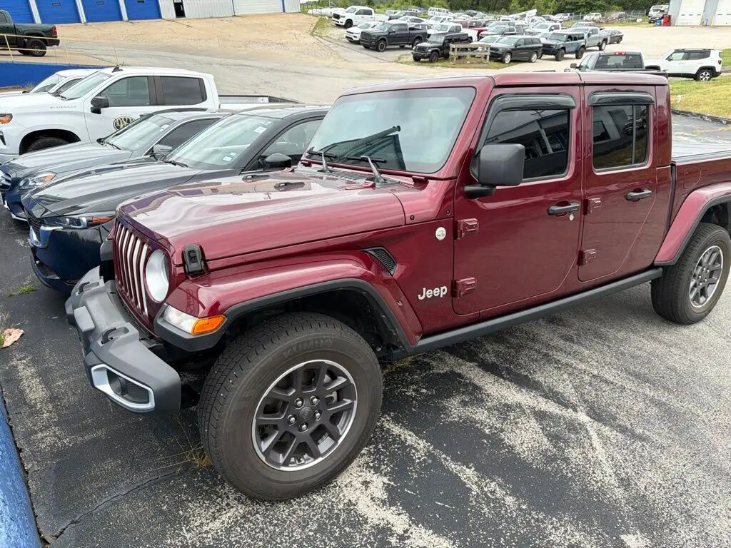 2022 Jeep Gladiator Overland — photo 1 of 32