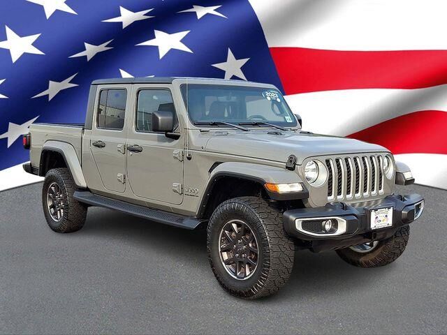 2023 Jeep Gladiator Overland — photo 1 of 26