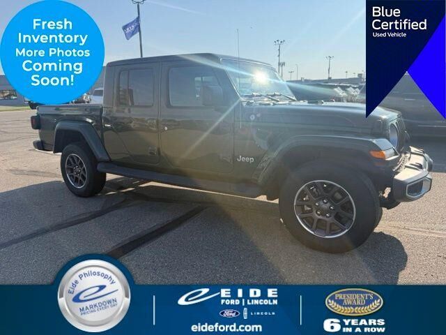 2023 Jeep Gladiator Overland — photo 1 of 24