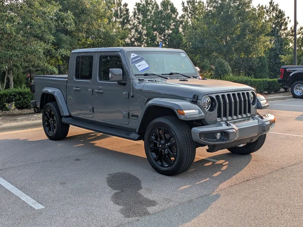 2023 Jeep Gladiator Overland — photo 1 of 28