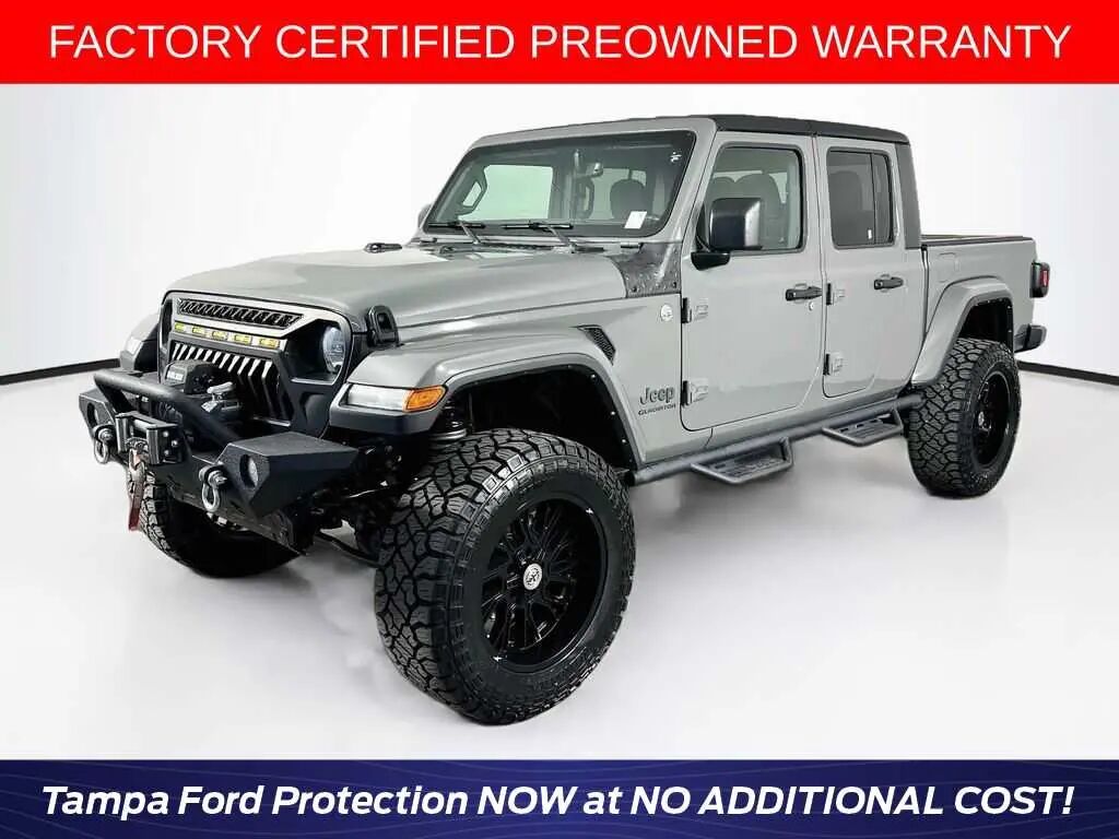 2022 Jeep Gladiator Overland — photo 1 of 13