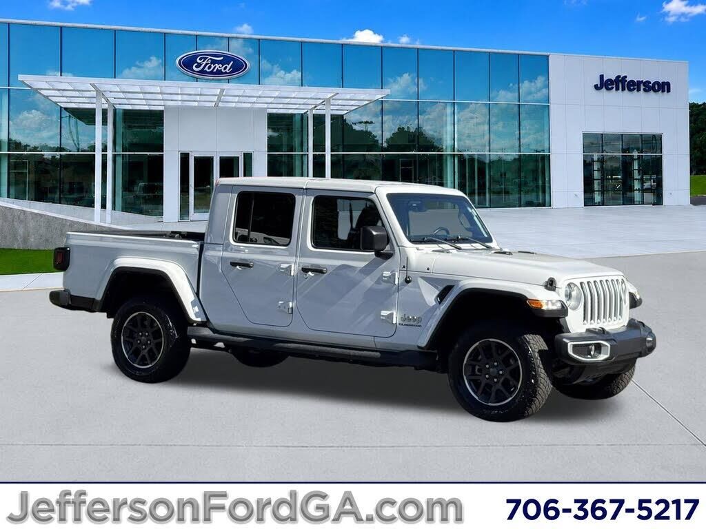 2022 Jeep Gladiator Overland — photo 1 of 1