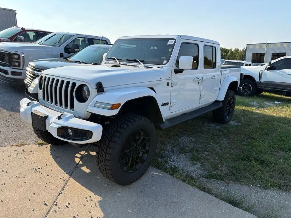 2023 Jeep Gladiator Overland — photo 1 of 13