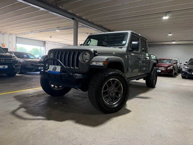 2022 Jeep Gladiator Overland — photo 1 of 13