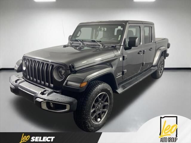 2022 Jeep Gladiator Overland — photo 1 of 13