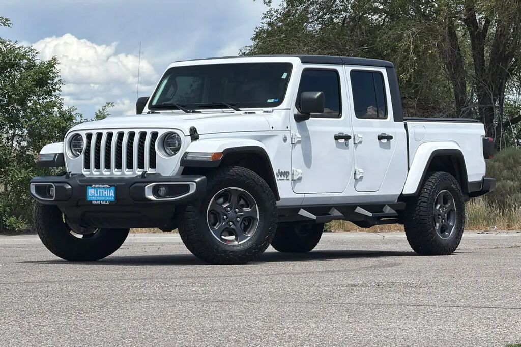 2020 Jeep Gladiator Overland — photo 1 of 13