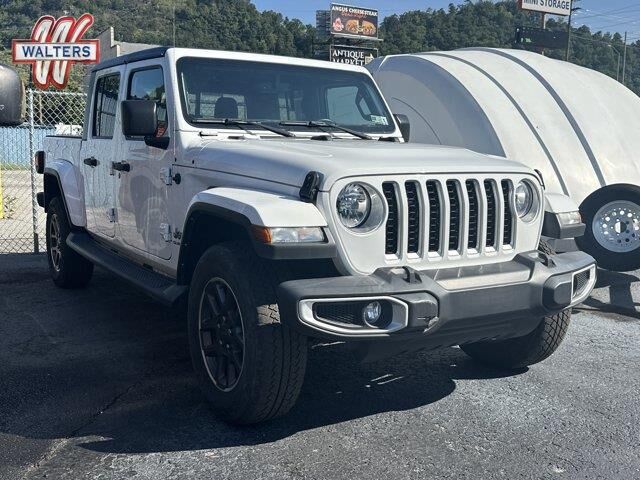 2022 Jeep Gladiator Overland — photo 1 of 39