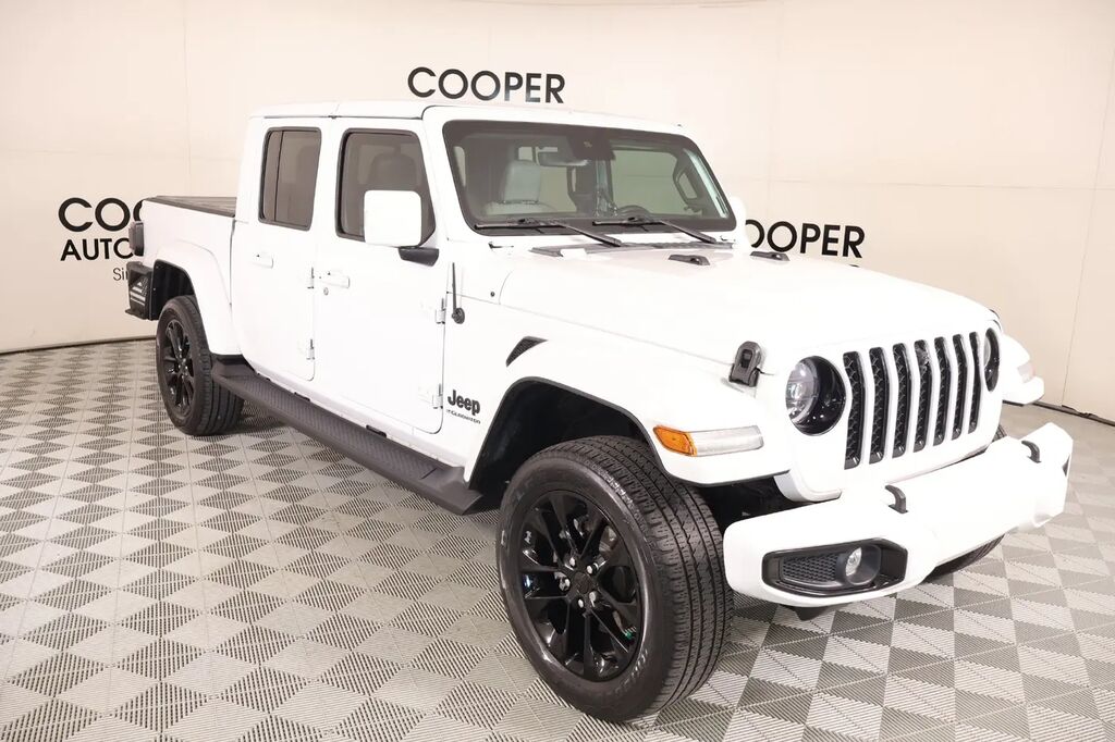 2023 Jeep Gladiator Overland — photo 1 of 13