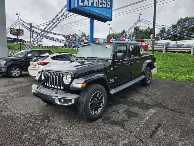 2022 Jeep Gladiator Overland — photo 1 of 27