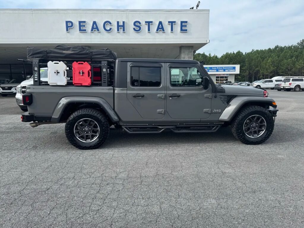 2022 Jeep Gladiator Overland — photo 1 of 13