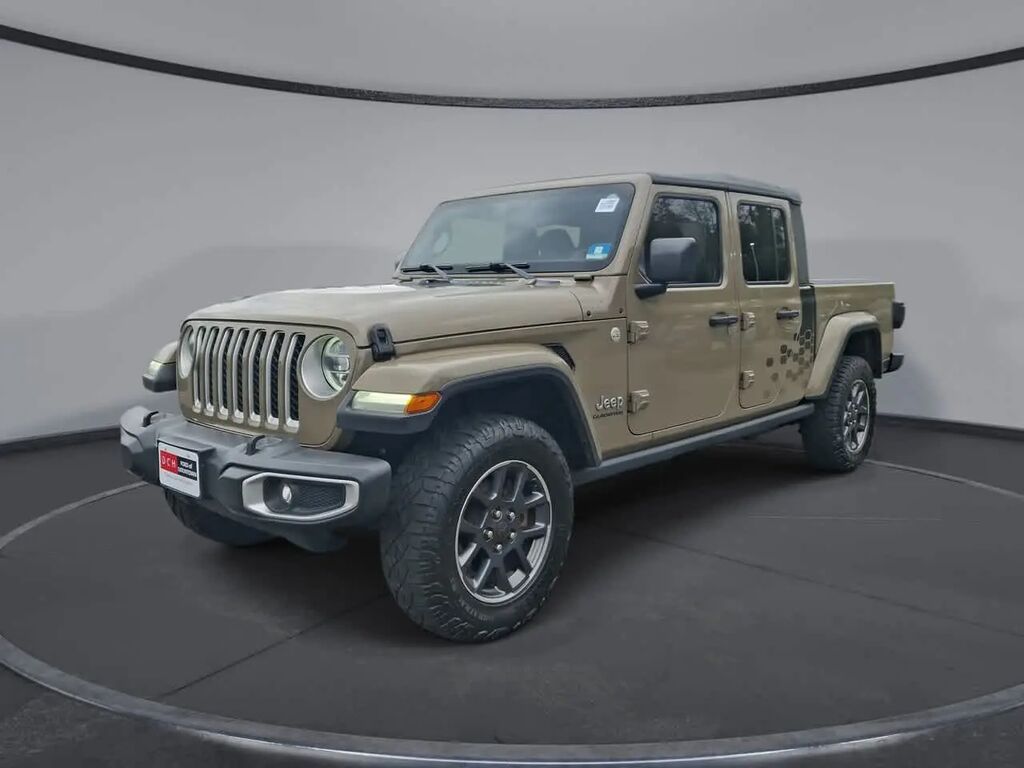 2020 Jeep Gladiator Overland — photo 1 of 13