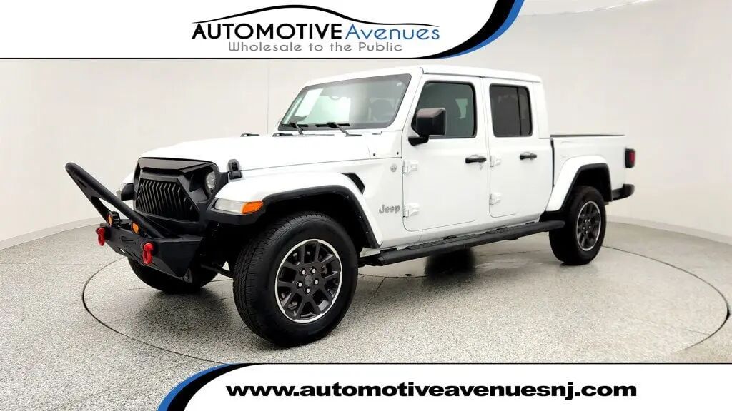 2023 Jeep Gladiator Overland — photo 1 of 26