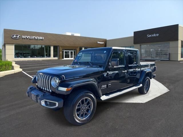 2020 Jeep Gladiator Overland — photo 1 of 26
