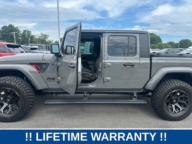 2023 Jeep Gladiator Sport — photo 1 of 23