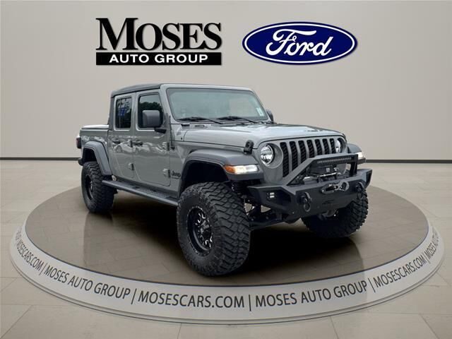 2021 Jeep Gladiator Sport — photo 1 of 14