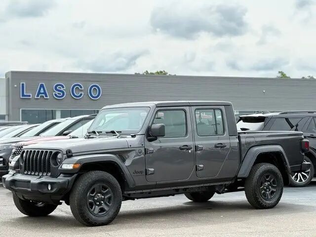 2022 Jeep Gladiator Sport — photo 1 of 13