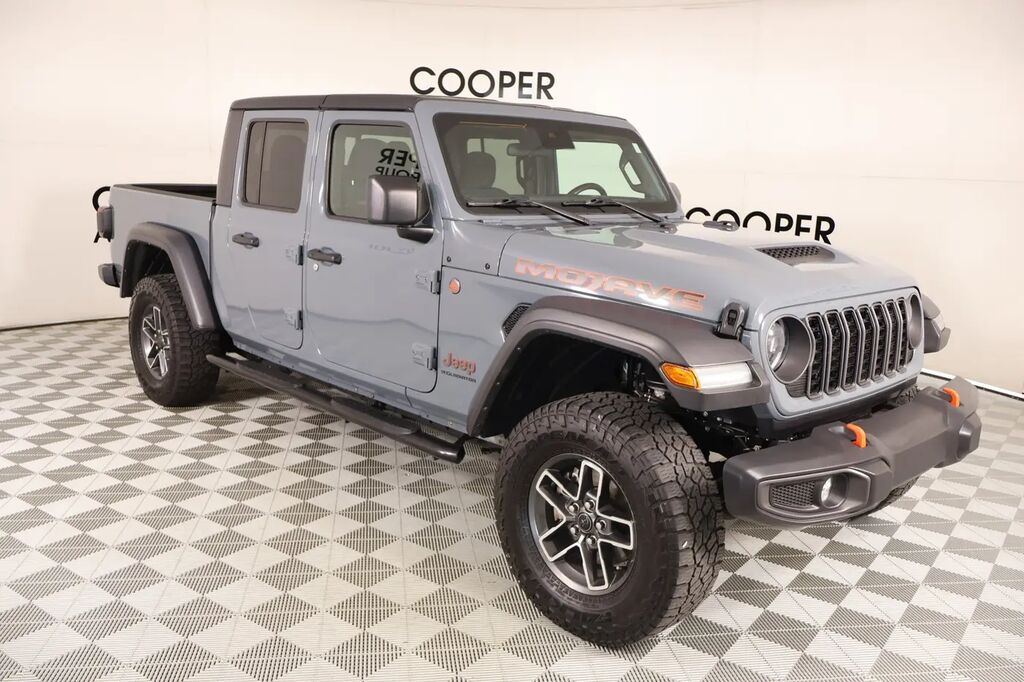 2024 Jeep Gladiator Mojave — photo 1 of 13