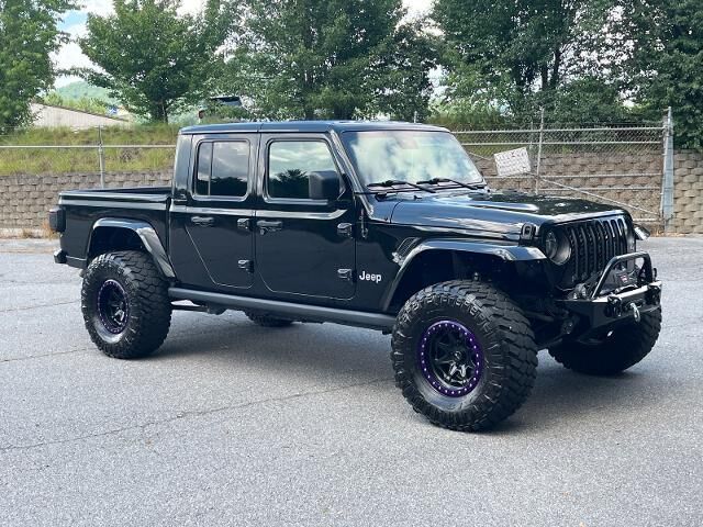 2022 Jeep Gladiator Overland — photo 1 of 14