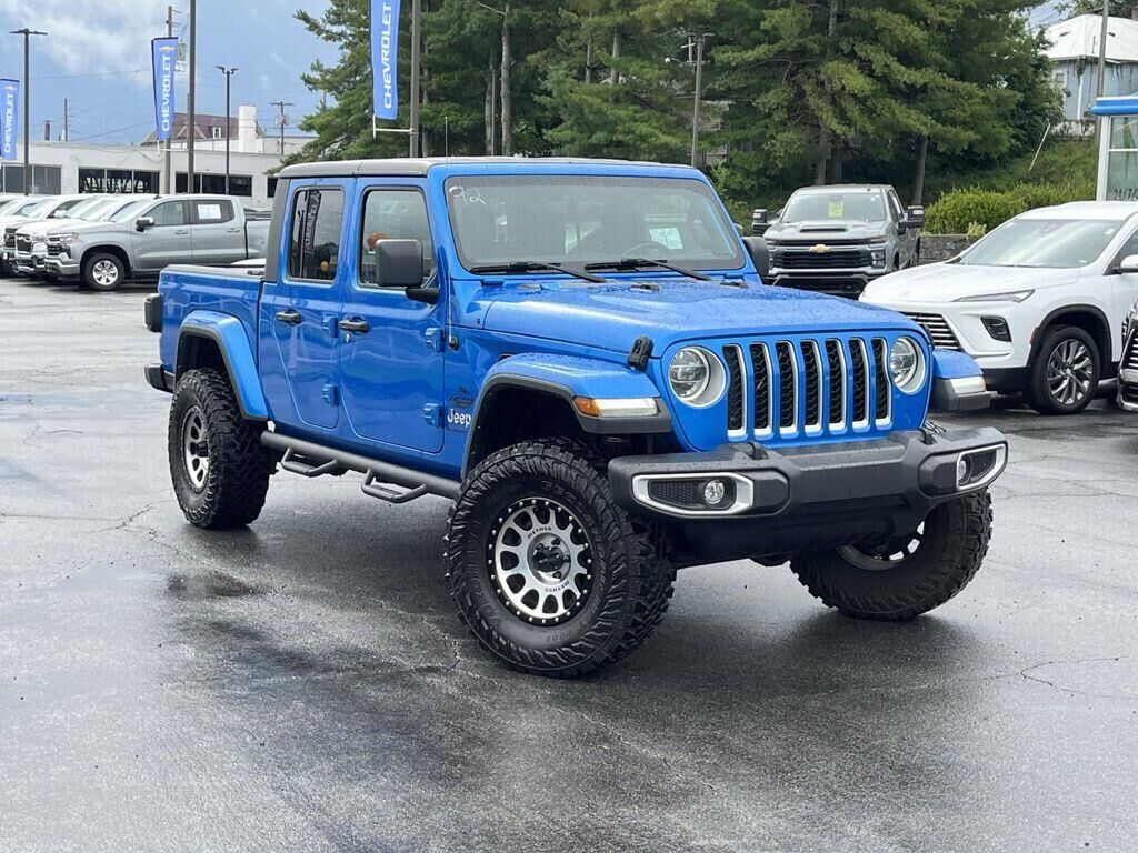 2022 Jeep Gladiator Overland — photo 1 of 12