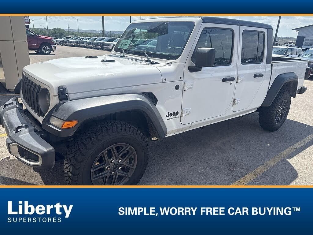 2025 Jeep Gladiator Sport S — photo 1 of 1