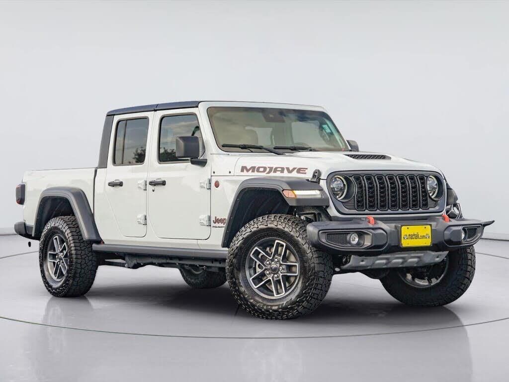 2025 Jeep Gladiator Mojave — photo 1 of 1