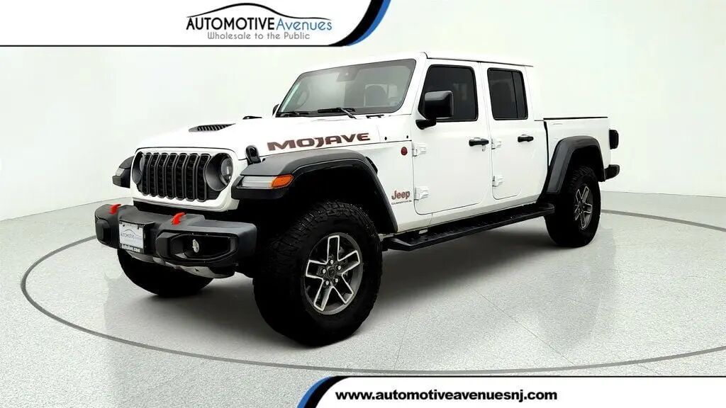 2025 Jeep Gladiator Mojave — photo 1 of 26