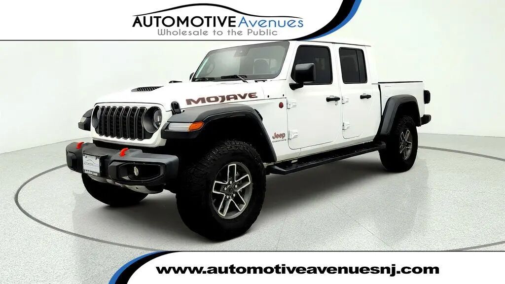 2025 Jeep Gladiator Mojave — photo 1 of 13