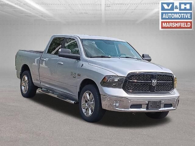2019 Ram 1500 Classic SLT — photo 1 of 8
