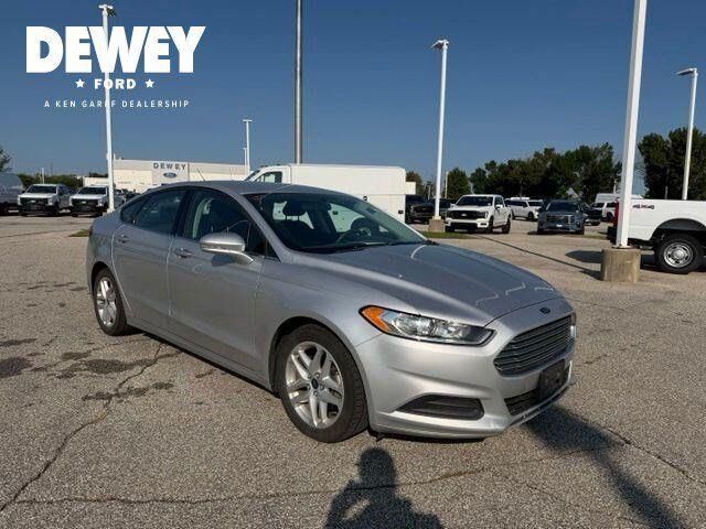 2016 Ford Fusion SE — photo 1 of 13
