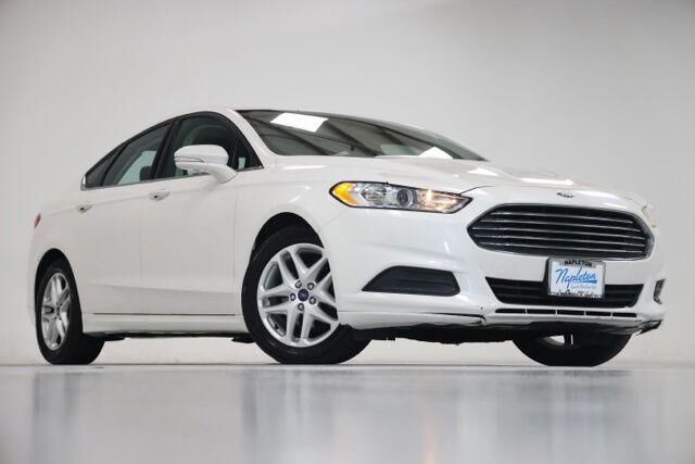 2016 Ford Fusion SE — photo 1 of 11